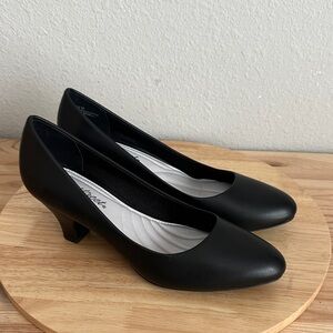 Easy Street Fabulous Womens Round Cone Heel Pumps new